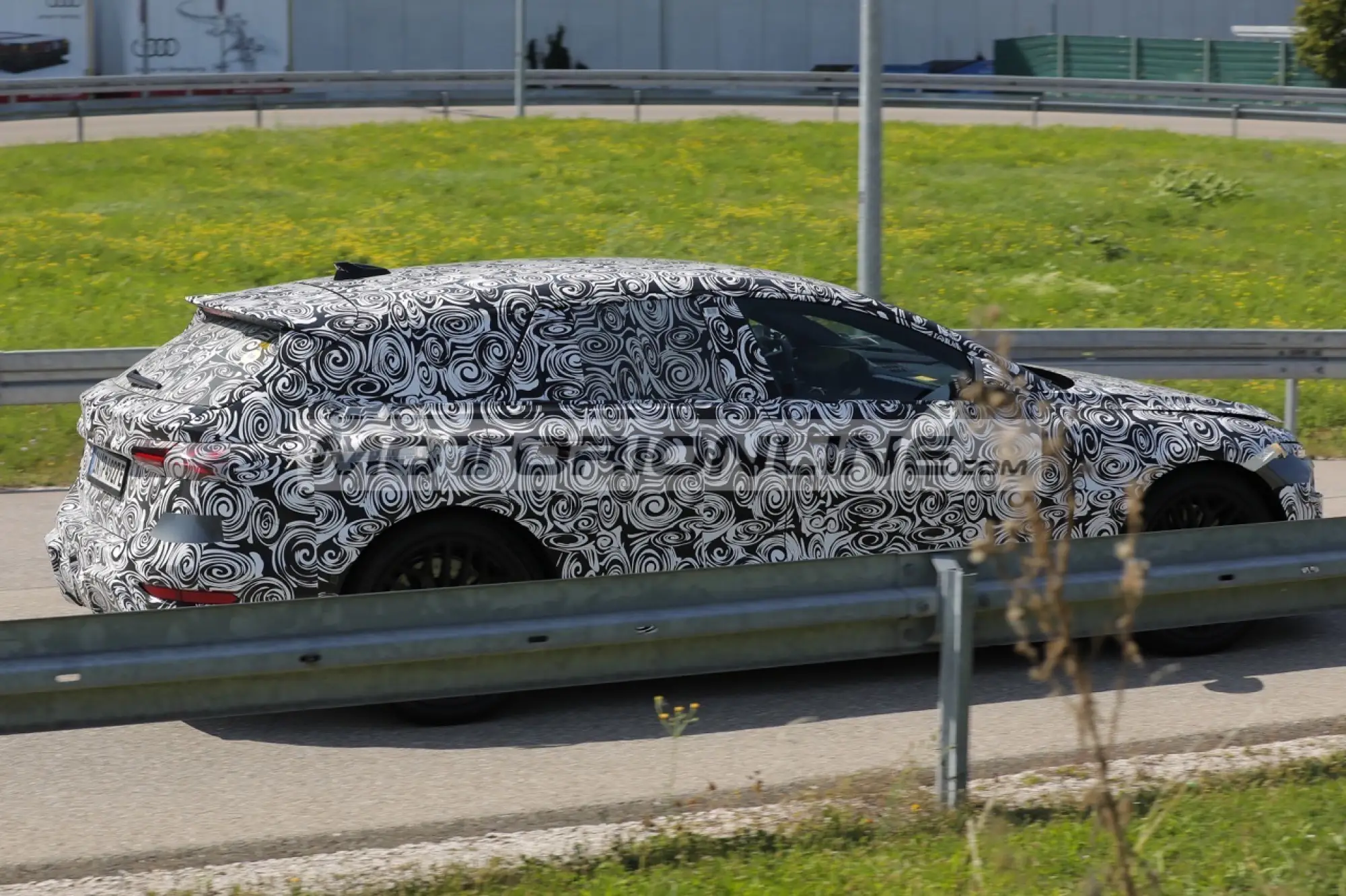 Audi RS6 e-tron - Foto spia 9-9-2024 - 4