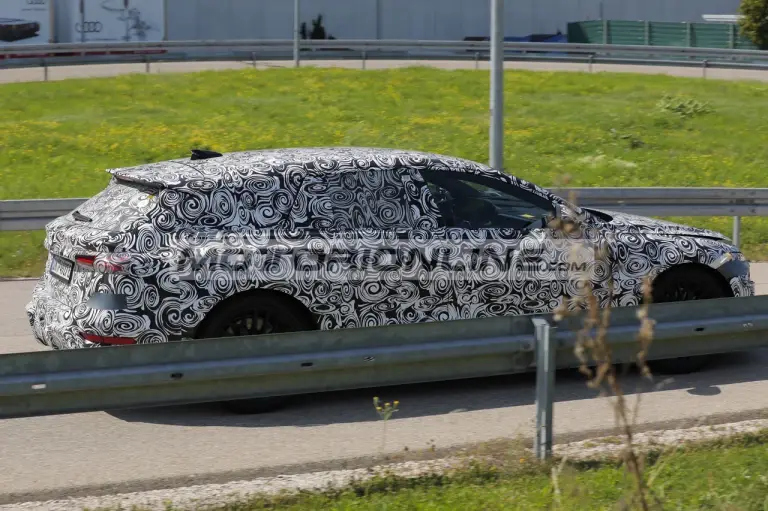 Audi RS6 e-tron - Foto spia 9-9-2024 - 4