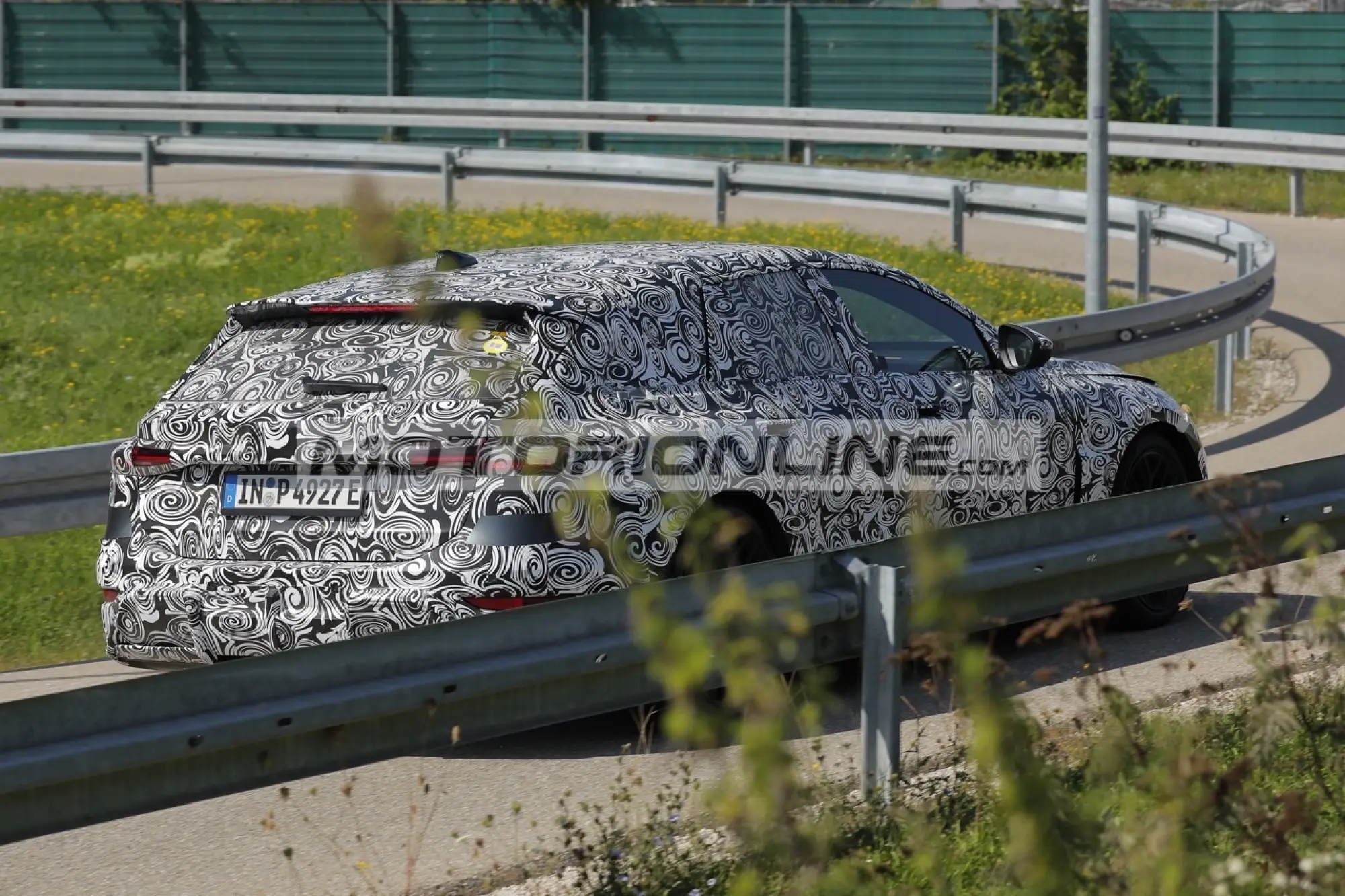 Audi RS6 e-tron - Foto spia 9-9-2024 - 6