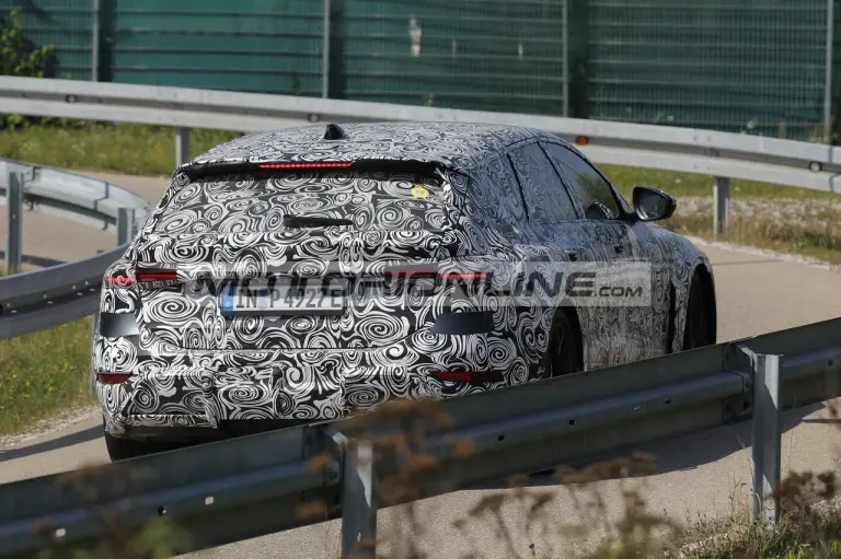 Audi RS6 e-tron - Foto spia 9-9-2024 - 7
