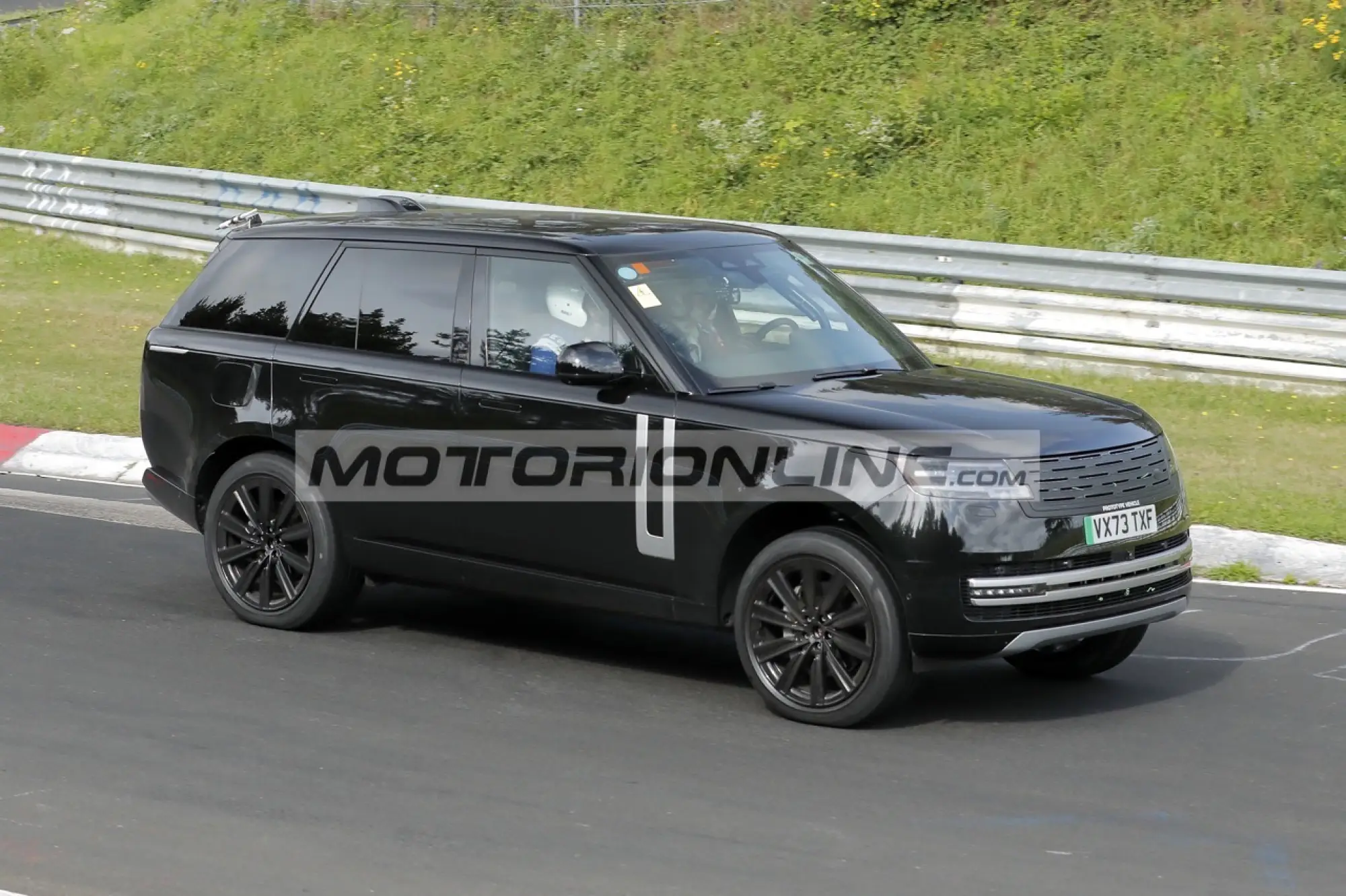 Range Rover EV - Foto spia 11-9-2024 - 11