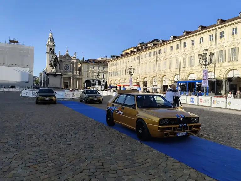 130 Lancia Delta sfilano a Torino - 8