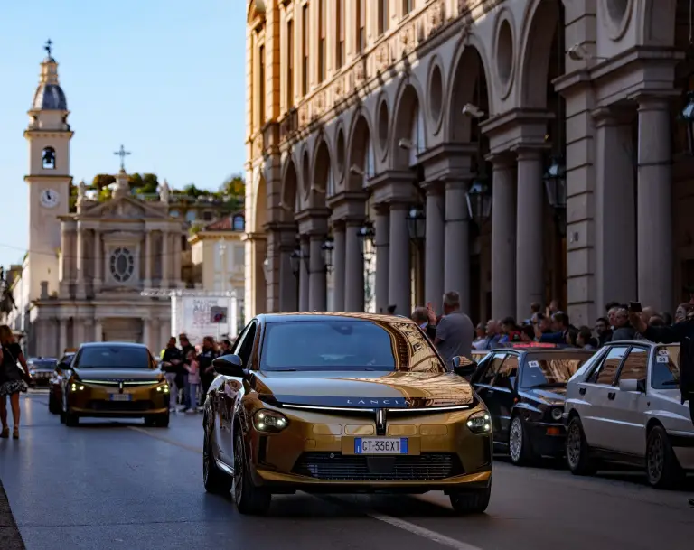 130 Lancia Delta sfilano a Torino - 5