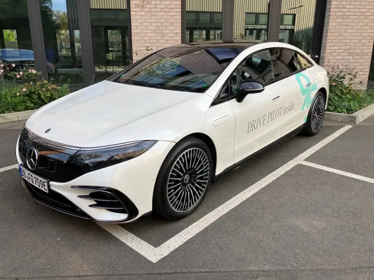 Mercedes Drive Pilot 95 - Prova Berlino - 2