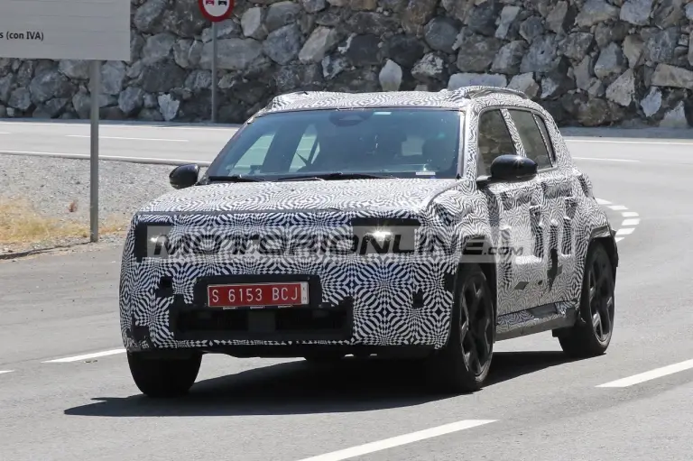 Renault 4 - Foto spia 24-9-2024 - 4