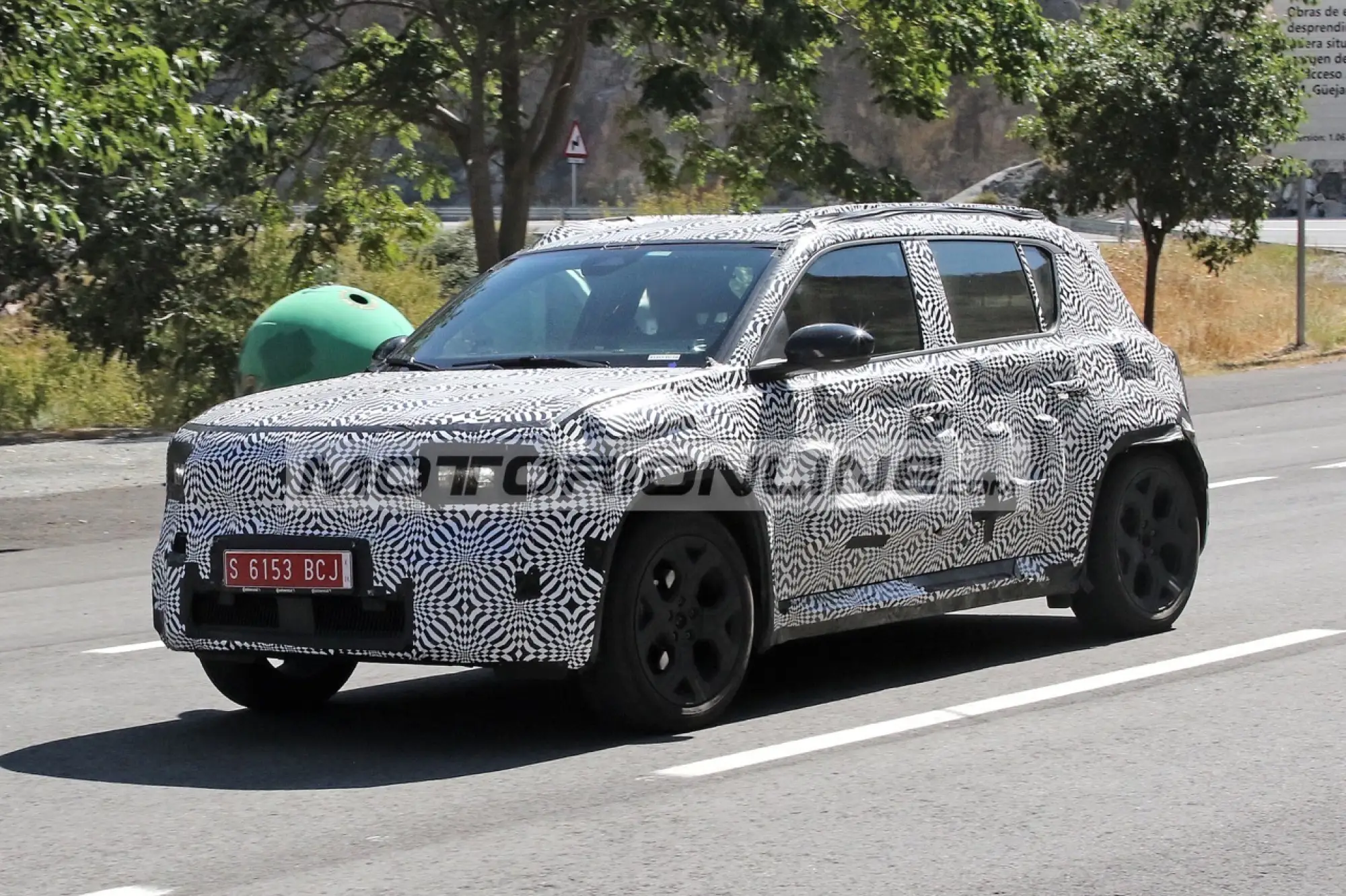 Renault 4 - Foto spia 24-9-2024 - 3