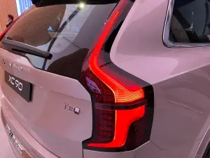 Volvo XC90 e EX90 2024 - Foto live Milano