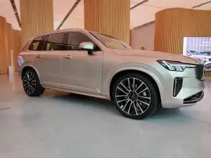 Volvo XC90 e EX90 2024 - Foto live Milano