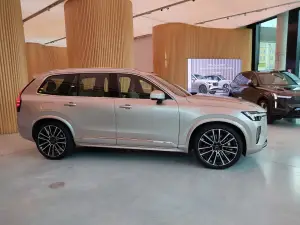 Volvo XC90 e EX90 2024 - Foto live Milano