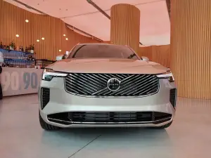 Volvo XC90 e EX90 2024 - Foto live Milano