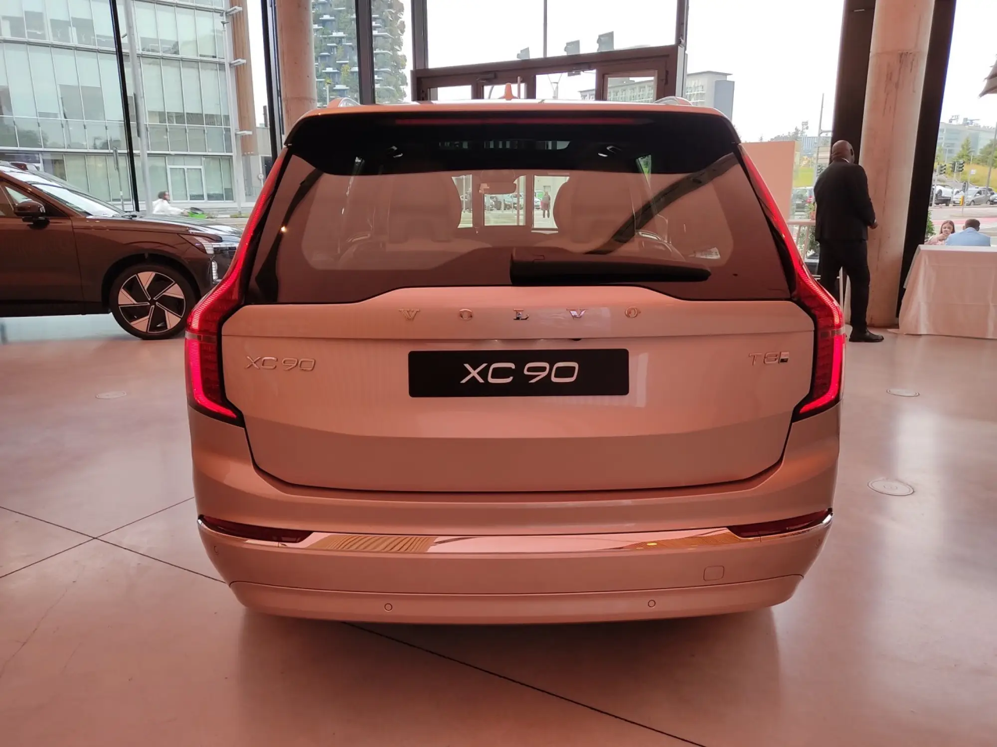 Volvo XC90 e EX90 2024 - Foto live Milano - 11