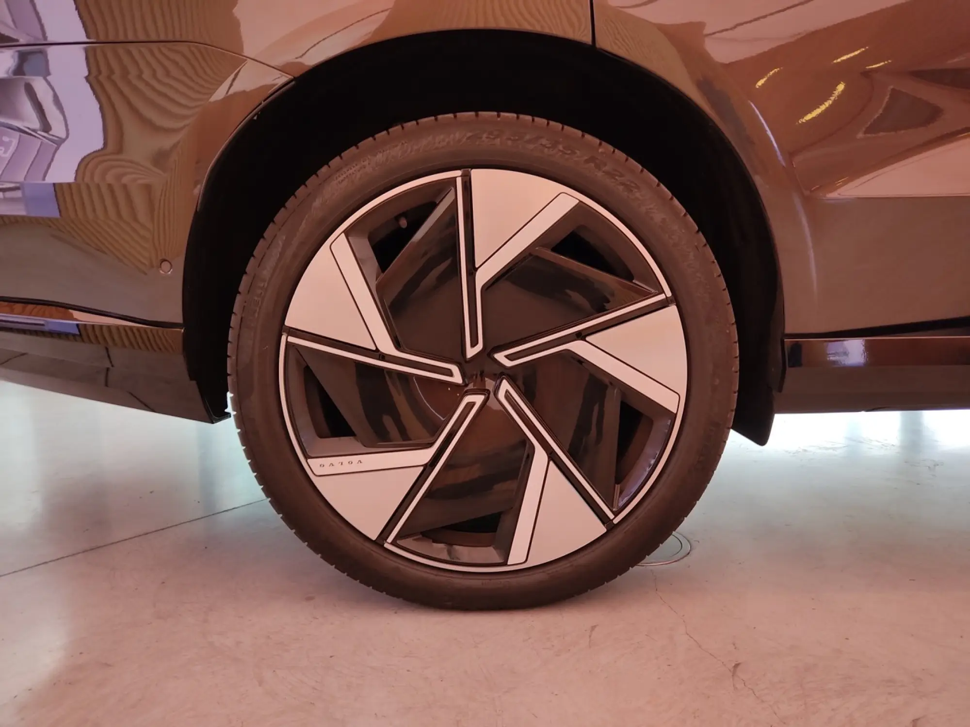 Volvo XC90 e EX90 2024 - Foto live Milano - 13