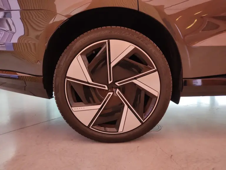 Volvo XC90 e EX90 2024 - Foto live Milano - 13