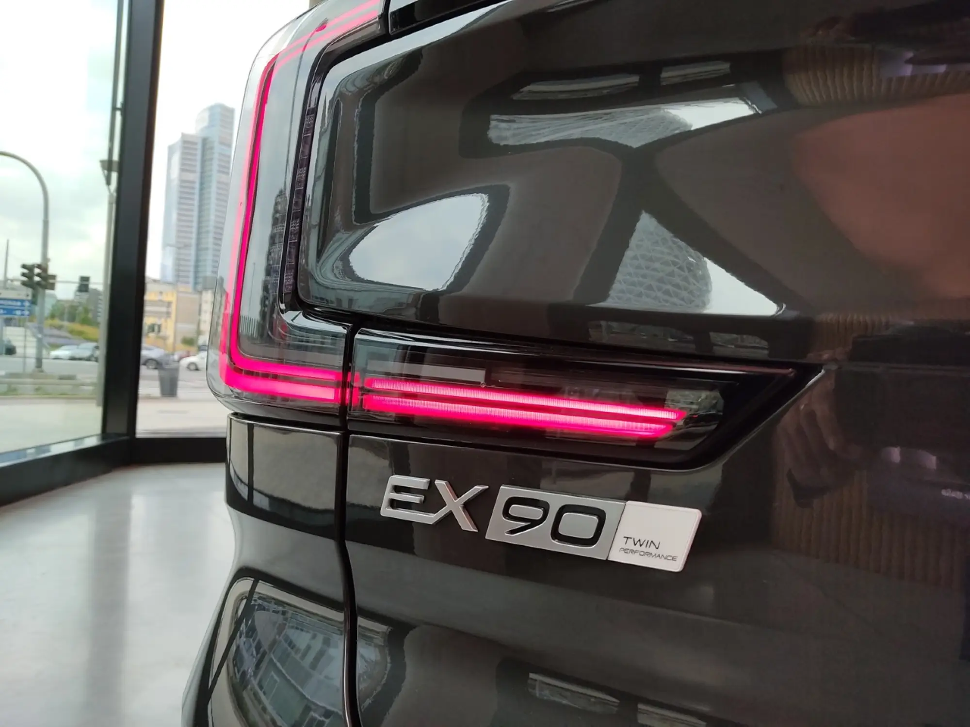 Volvo XC90 e EX90 2024 - Foto live Milano - 16