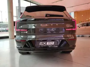 Volvo XC90 e EX90 2024 - Foto live Milano