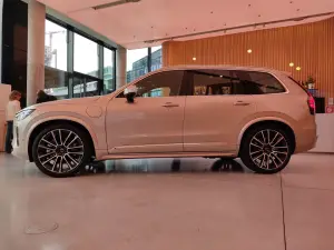 Volvo XC90 e EX90 2024 - Foto live Milano