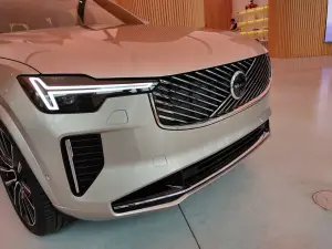 Volvo XC90 e EX90 2024 - Foto live Milano