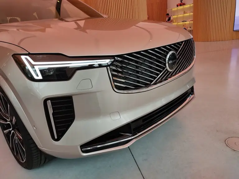 Volvo XC90 e EX90 2024 - Foto live Milano - 26