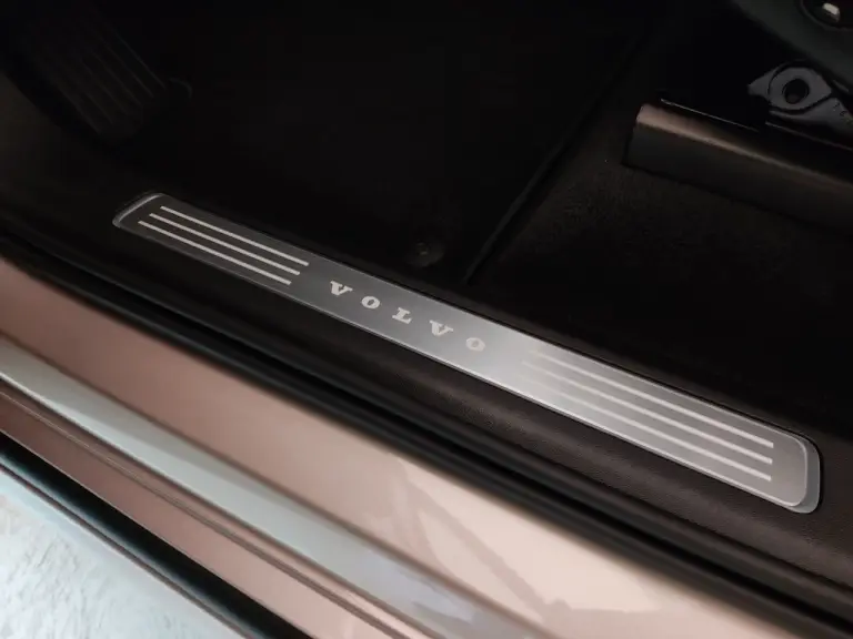 Volvo XC90 e EX90 2024 - Foto live Milano - 30