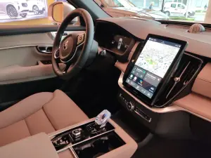 Volvo XC90 e EX90 2024 - Foto live Milano