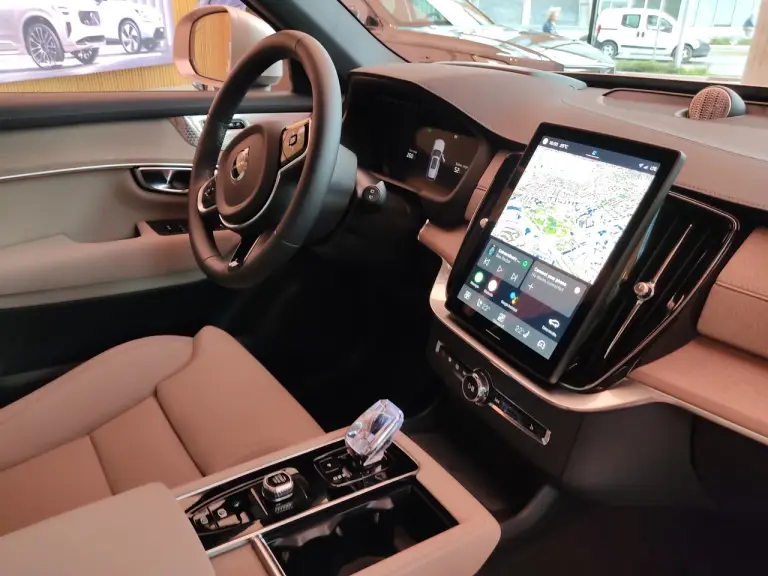 Volvo XC90 e EX90 2024 - Foto live Milano - 32