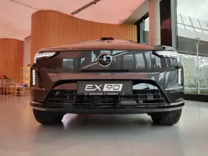 Volvo XC90 e EX90 2024 - Foto live Milano