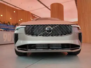 Volvo XC90 e EX90 2024 - Foto live Milano