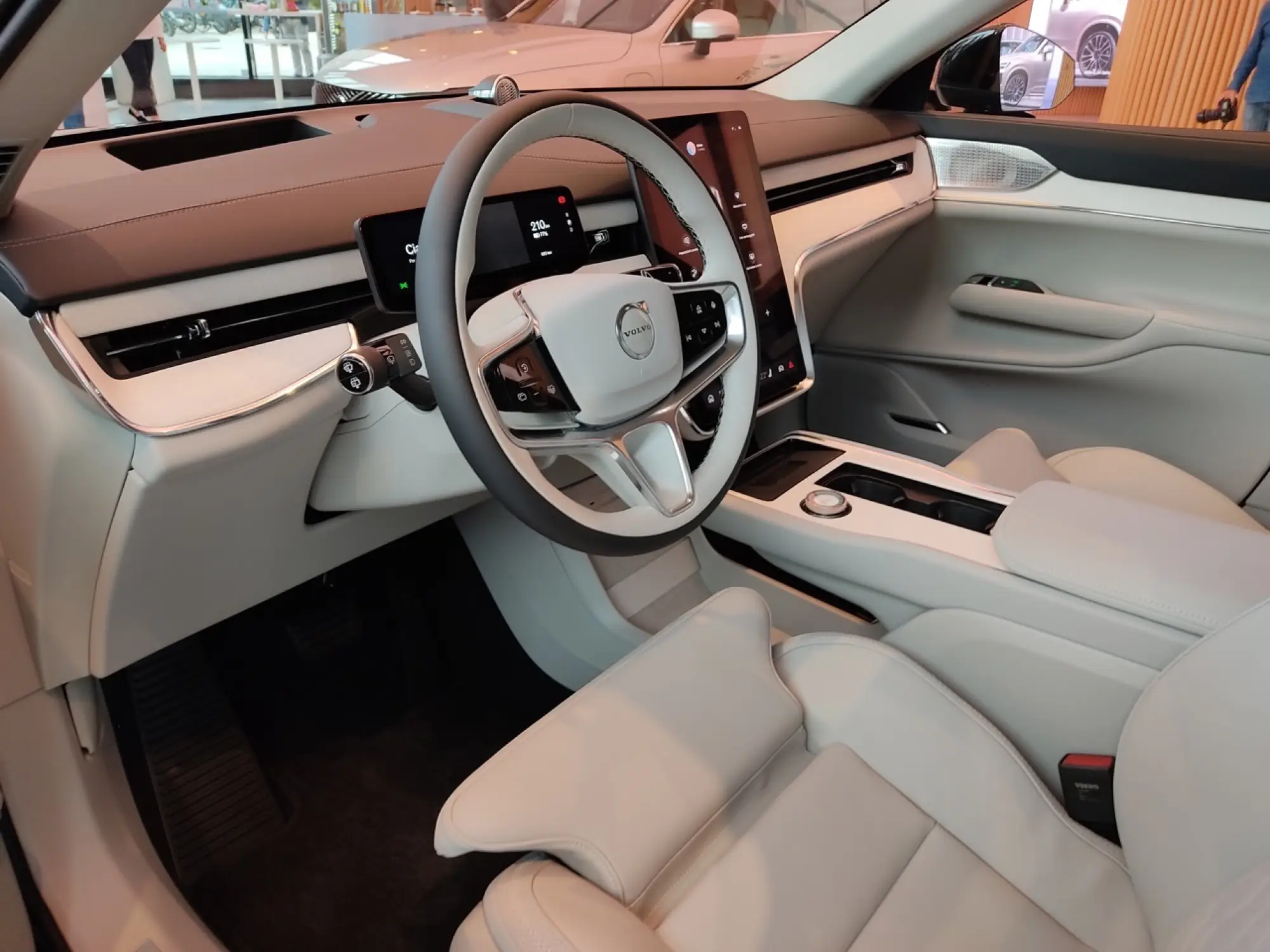 Volvo XC90 e EX90 2024 - Foto live Milano - 40
