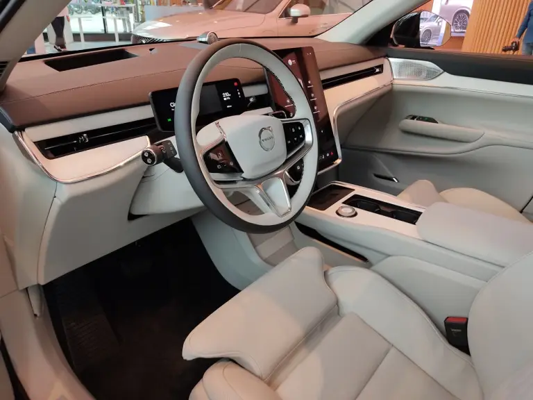 Volvo XC90 e EX90 2024 - Foto live Milano - 40