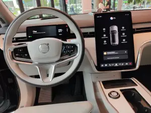 Volvo XC90 e EX90 2024 - Foto live Milano