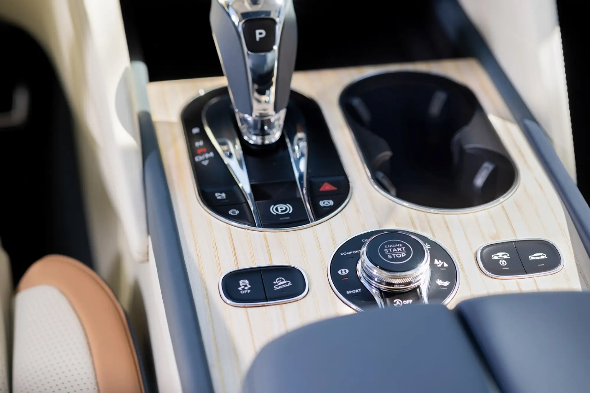 Bentley Bentayga EWB Azure Riviera Collection - 10
