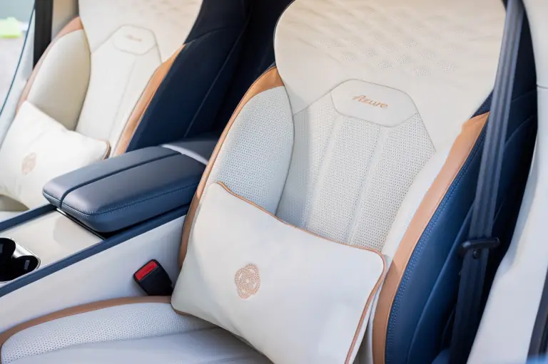 Bentley Bentayga EWB Azure Riviera Collection - 11