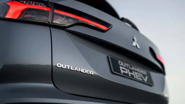 Mitsubishi Outlander PHEV 2025 - 8