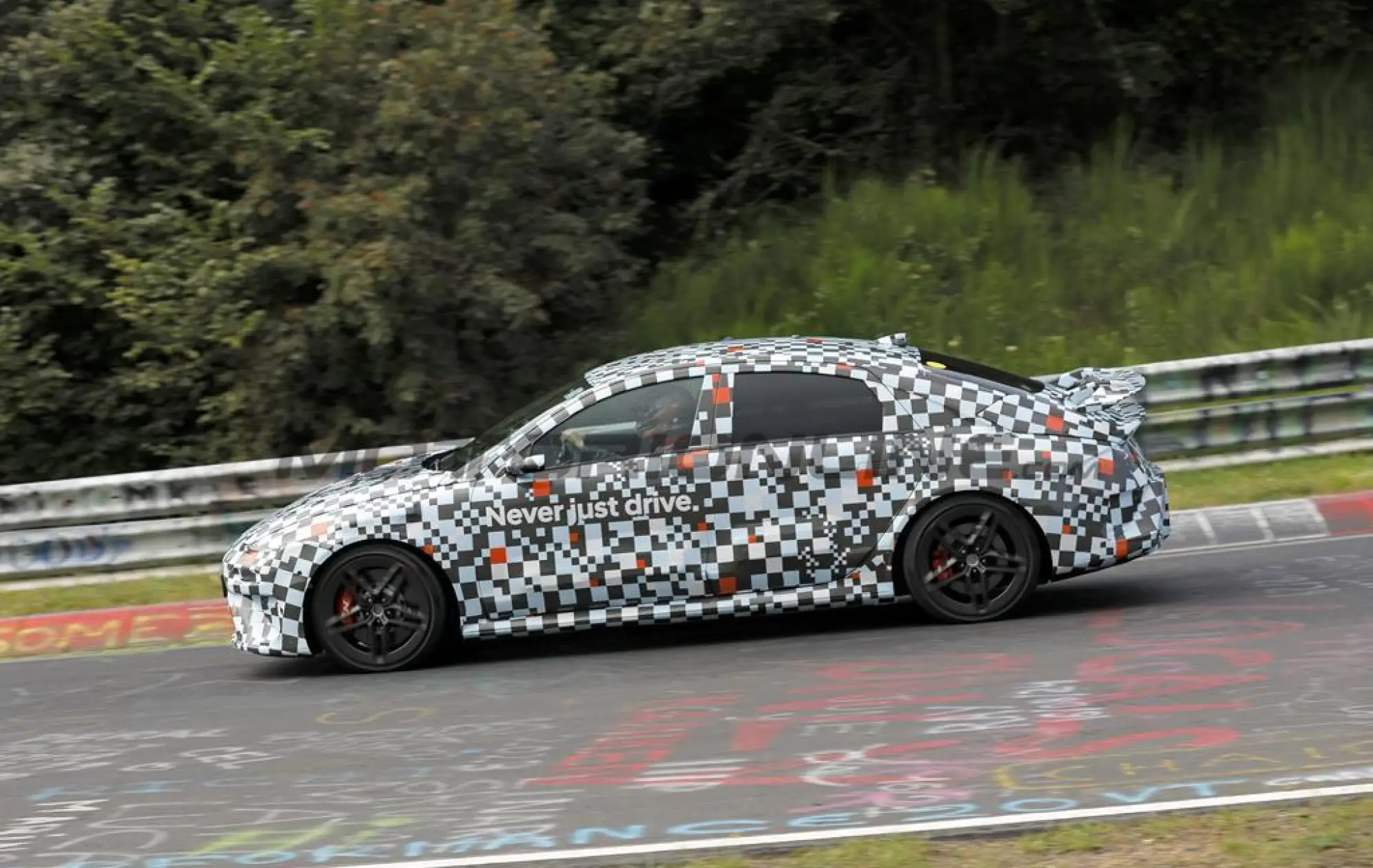 Hyundai Ioniq 6 N - Foto spia 04-10-2024 - 3