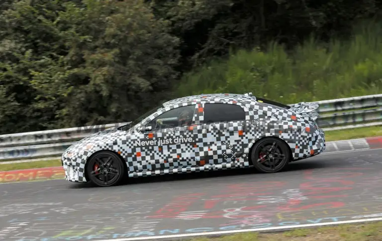 Hyundai Ioniq 6 N - Foto spia 04-10-2024 - 3
