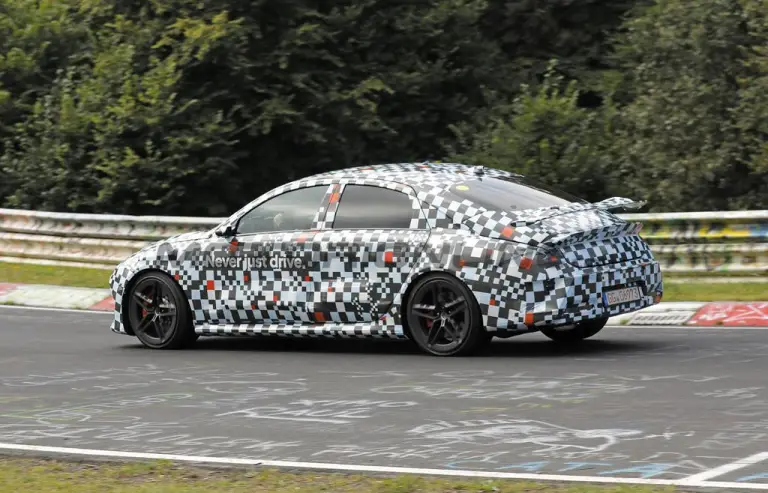 Hyundai Ioniq 6 N - Foto spia 04-10-2024 - 4