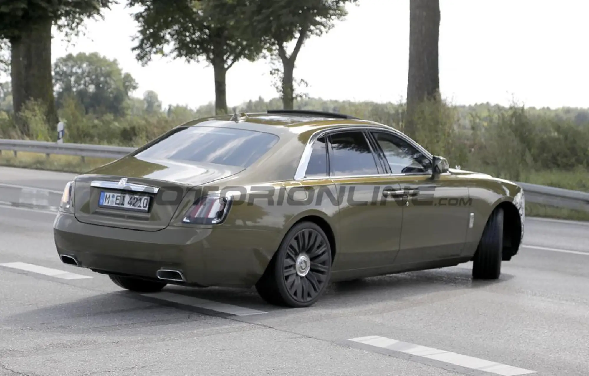 Rolls-Royce Ghost 2025 - Foto spia 04-10-2024 - 10