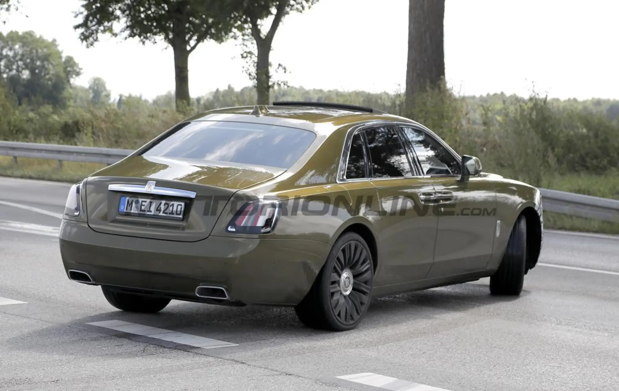 Rolls-Royce Ghost 2025 - Foto spia 04-10-2024 - 11