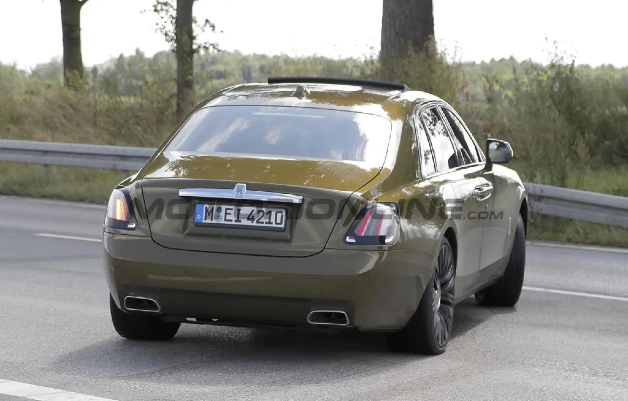 Rolls-Royce Ghost 2025 - Foto spia 04-10-2024 - 12