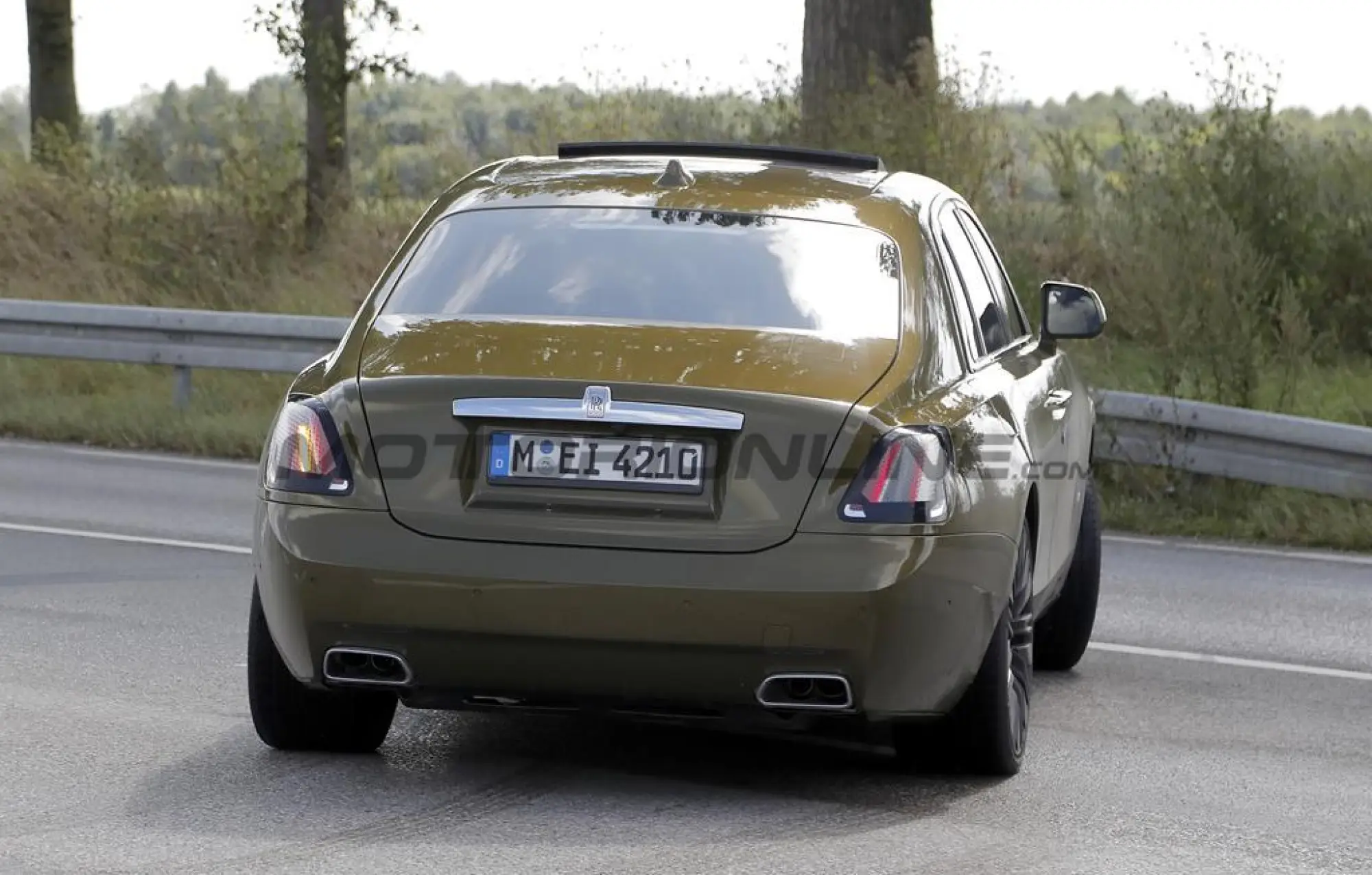 Rolls-Royce Ghost 2025 - Foto spia 04-10-2024 - 13