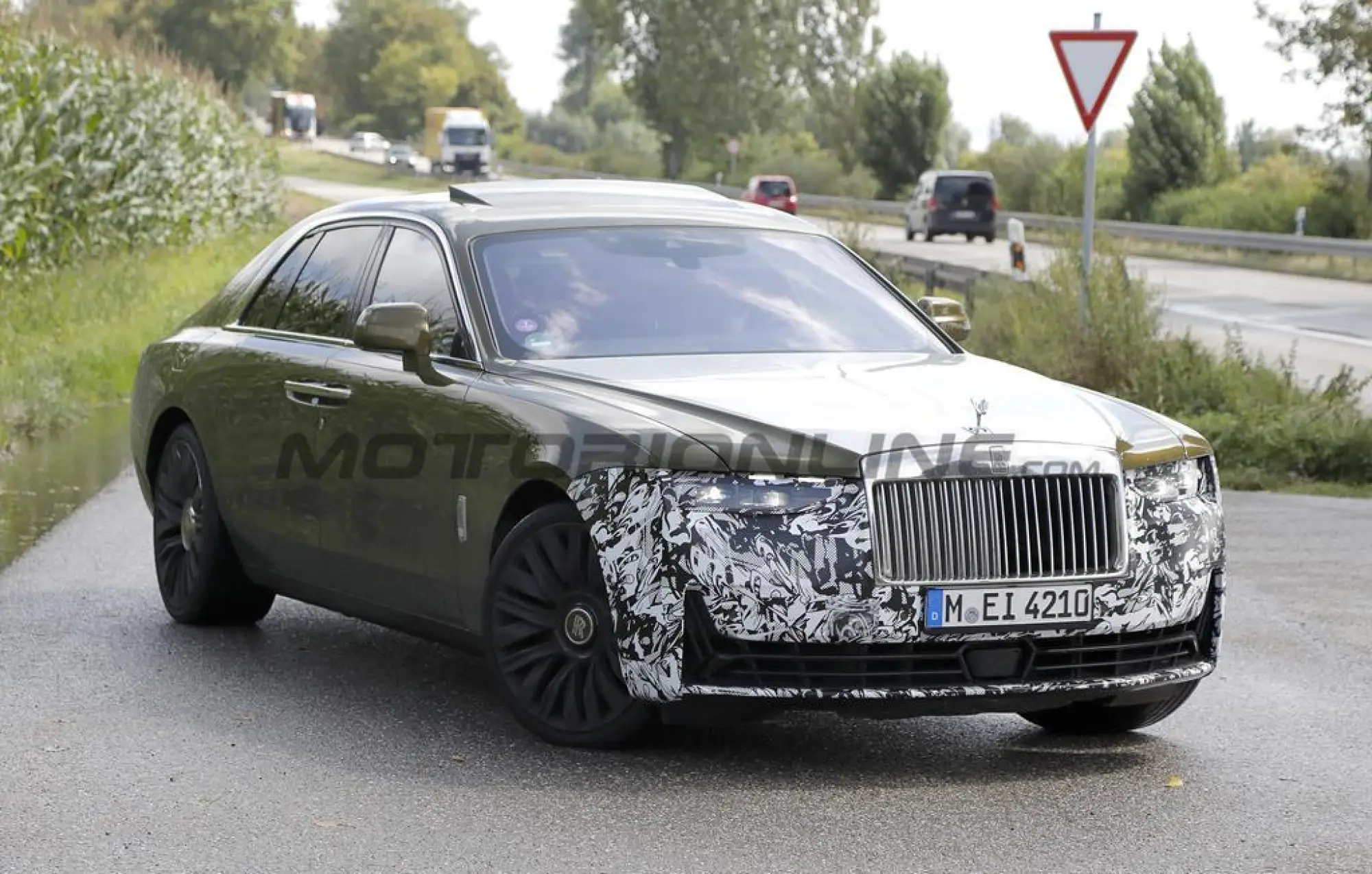 Rolls-Royce Ghost 2025 - Foto spia 04-10-2024 - 9