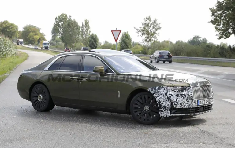 Rolls-Royce Ghost 2025 - Foto spia 04-10-2024 - 2