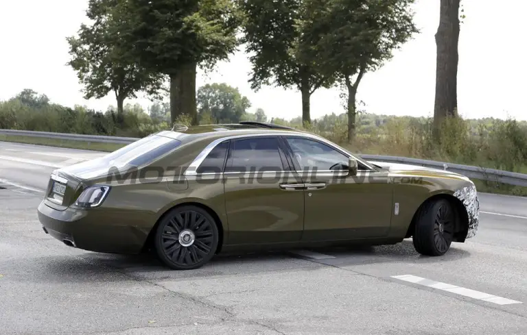 Rolls-Royce Ghost 2025 - Foto spia 04-10-2024 - 8