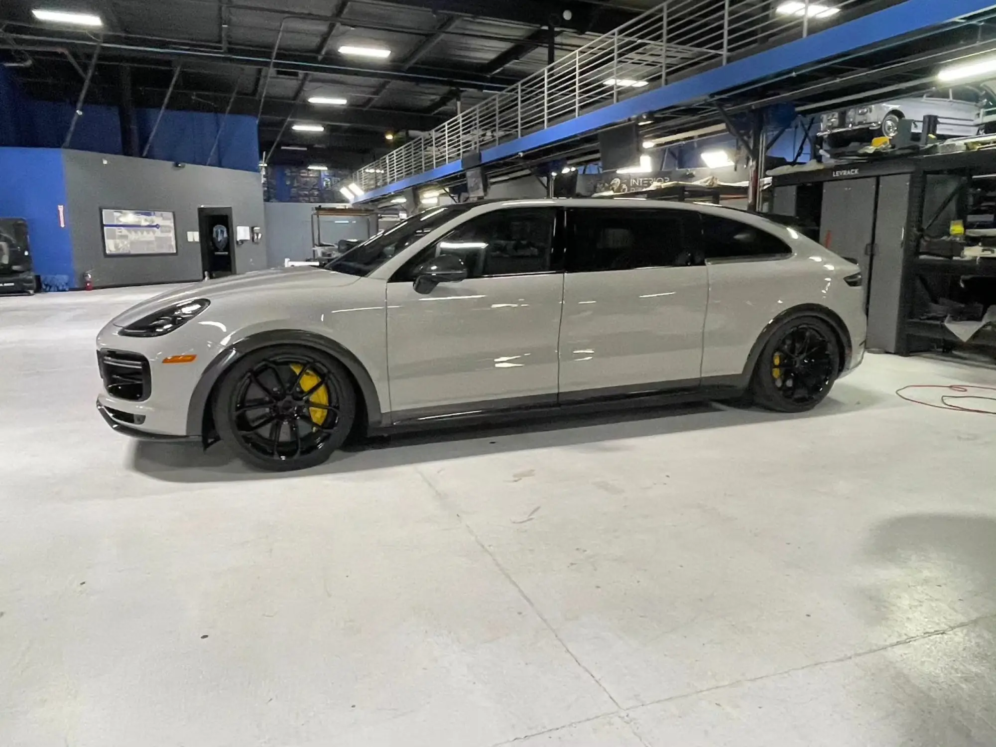 Porsche Cayenne Turbo GT - Mark Zuckerberg e Priscilla Chan - 2