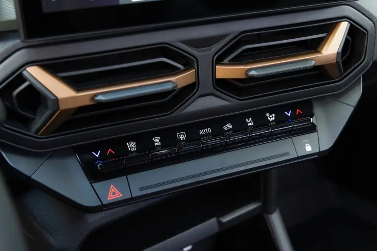 Dacia Bigster 2025 - Foto ufficiali - 107