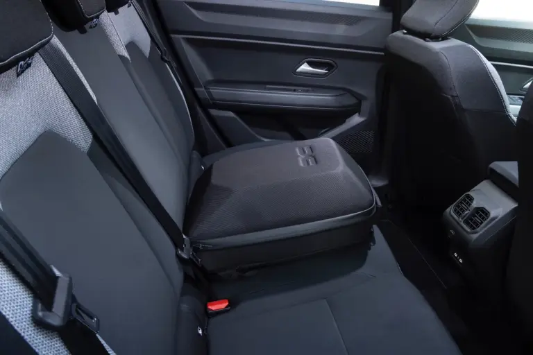 Dacia Bigster 2025 - Foto ufficiali - 60