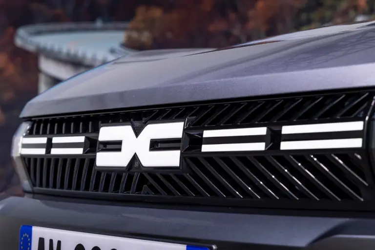 Dacia Bigster 2025 - Foto ufficiali - 86