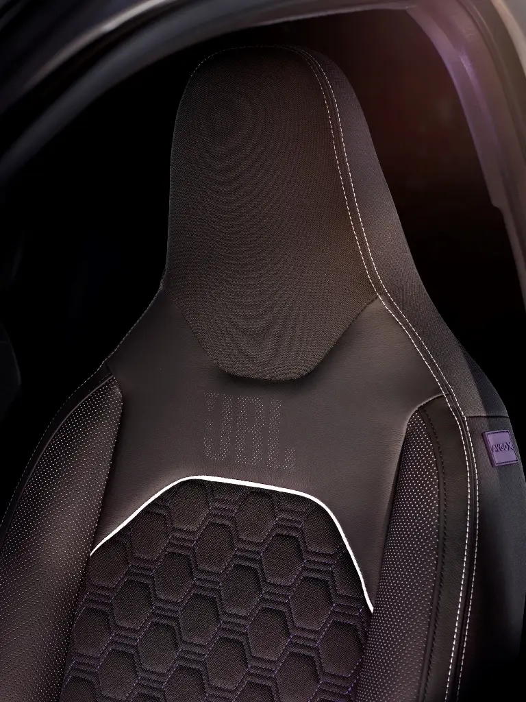Toyota Aygo X JBL - 2