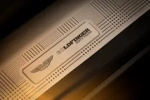 Aston Martin DB12 Goldfinger Edition - 12