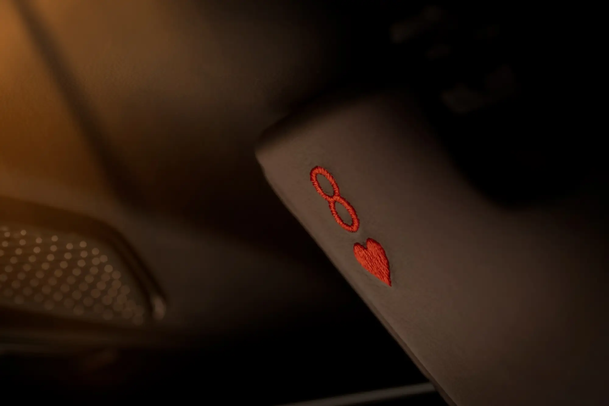 Aston Martin DB12 Goldfinger Edition - 11